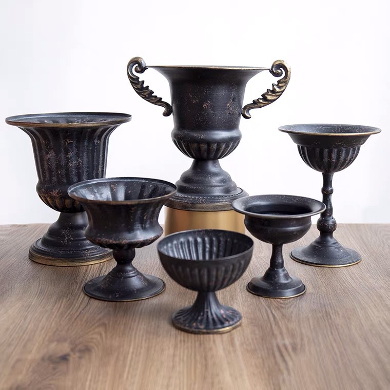 Centerpiece Vase Tall - Wazon metalowy na wysokim podstawku w