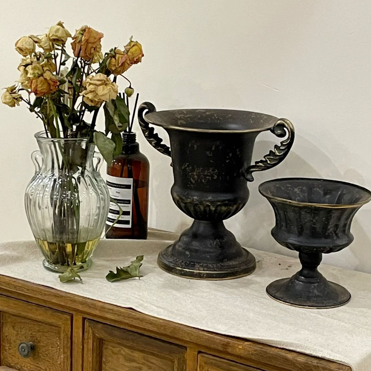 Wazon metalowy na wysokim pods – Centerpiece Vase Tall recenzja i cena