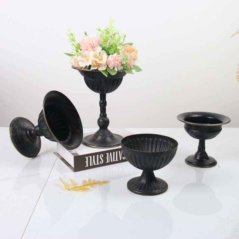 Wazon metalowy na wysokim pods – Centerpiece Vase Tall recenzja i cena